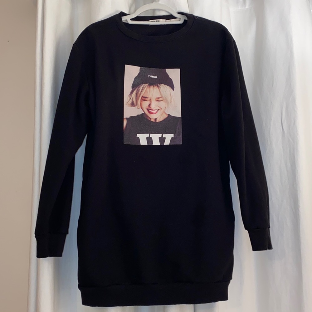 White. PIA Oversized Black Sweatshirt size S